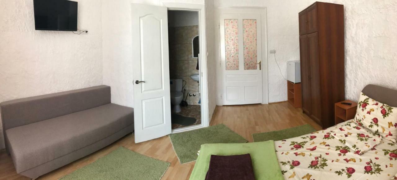 Teremok Aparthotel Berehove  Bagian luar foto